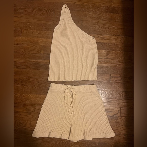 Tan Knit Set - Picture 4 of 4